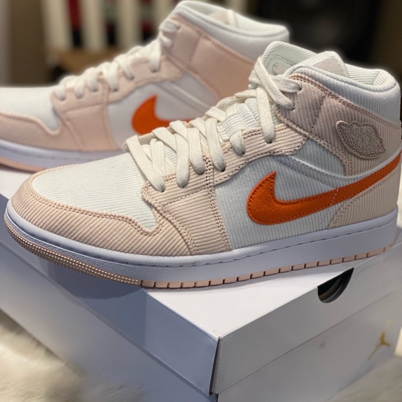 Authentic Women’s Air Jordan 1 Mid SE SZ 10 - Picture 1 of 16